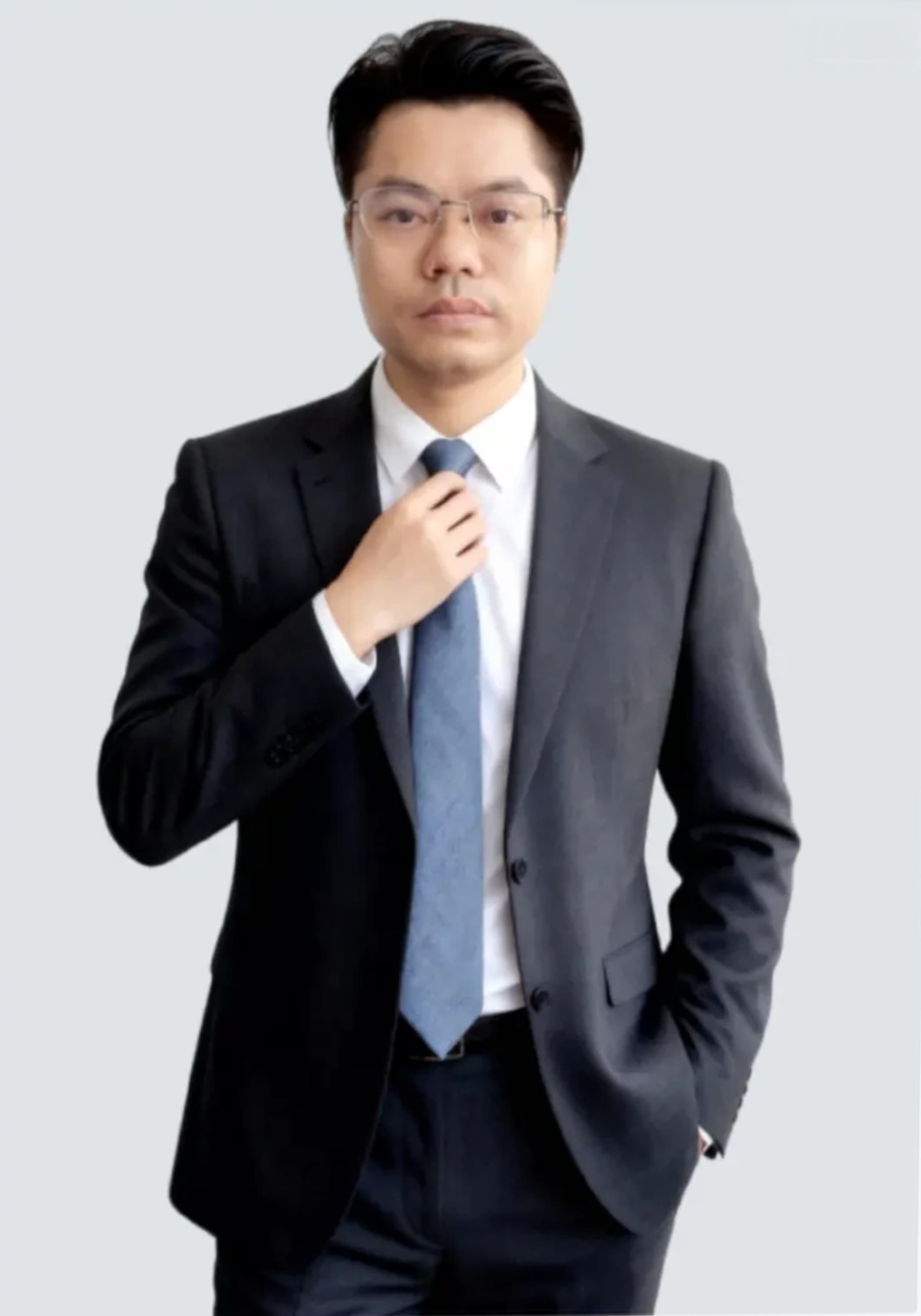 覃首信律师
